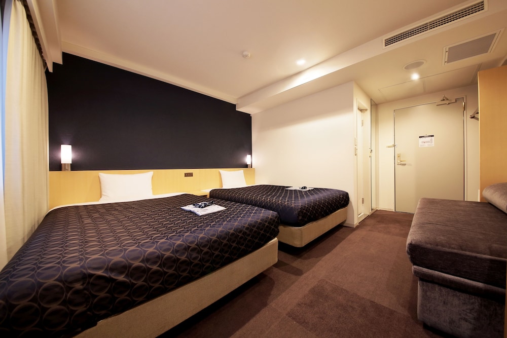SUPERIOR, TWIN BEDS, MAIN BUILDING