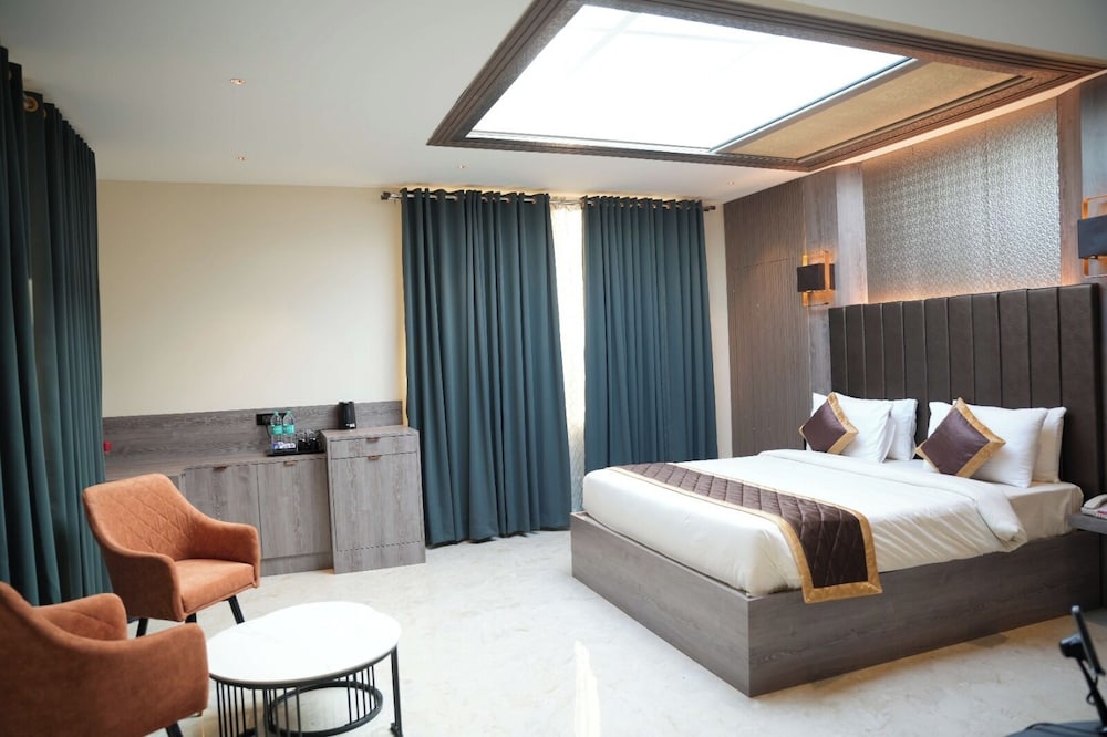 Sky, Studio, King Bed