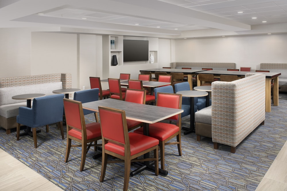 Holiday Inn Express Suites Baltimore Bwi Airport North Ex Wingate By Wyndham 52/69
