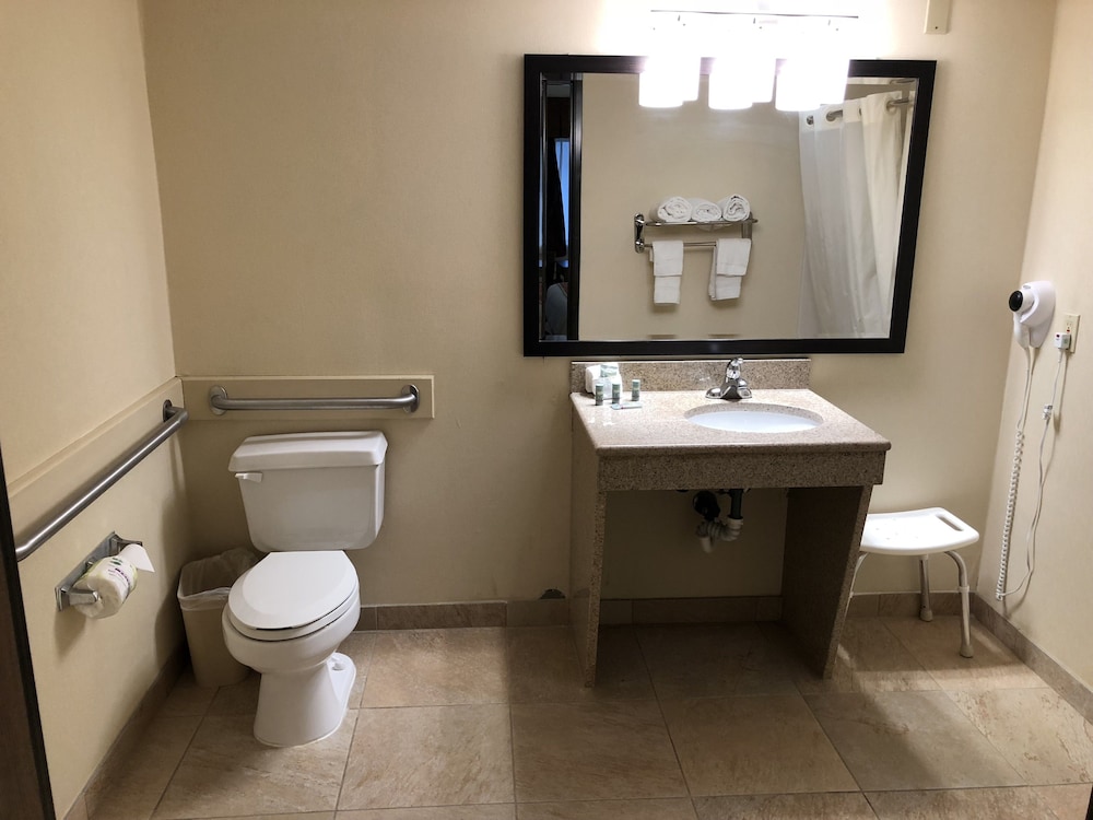 MHO INN and SUITES 8/48