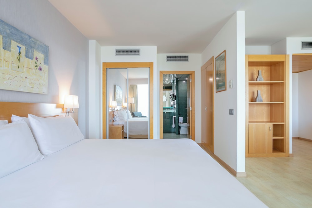 Sol, Suite, 1 Double and 1 Single Bed, Ocean View