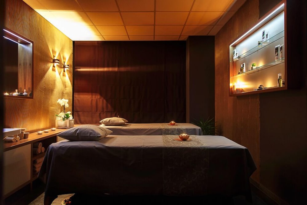 Atrium Hotel 14/47