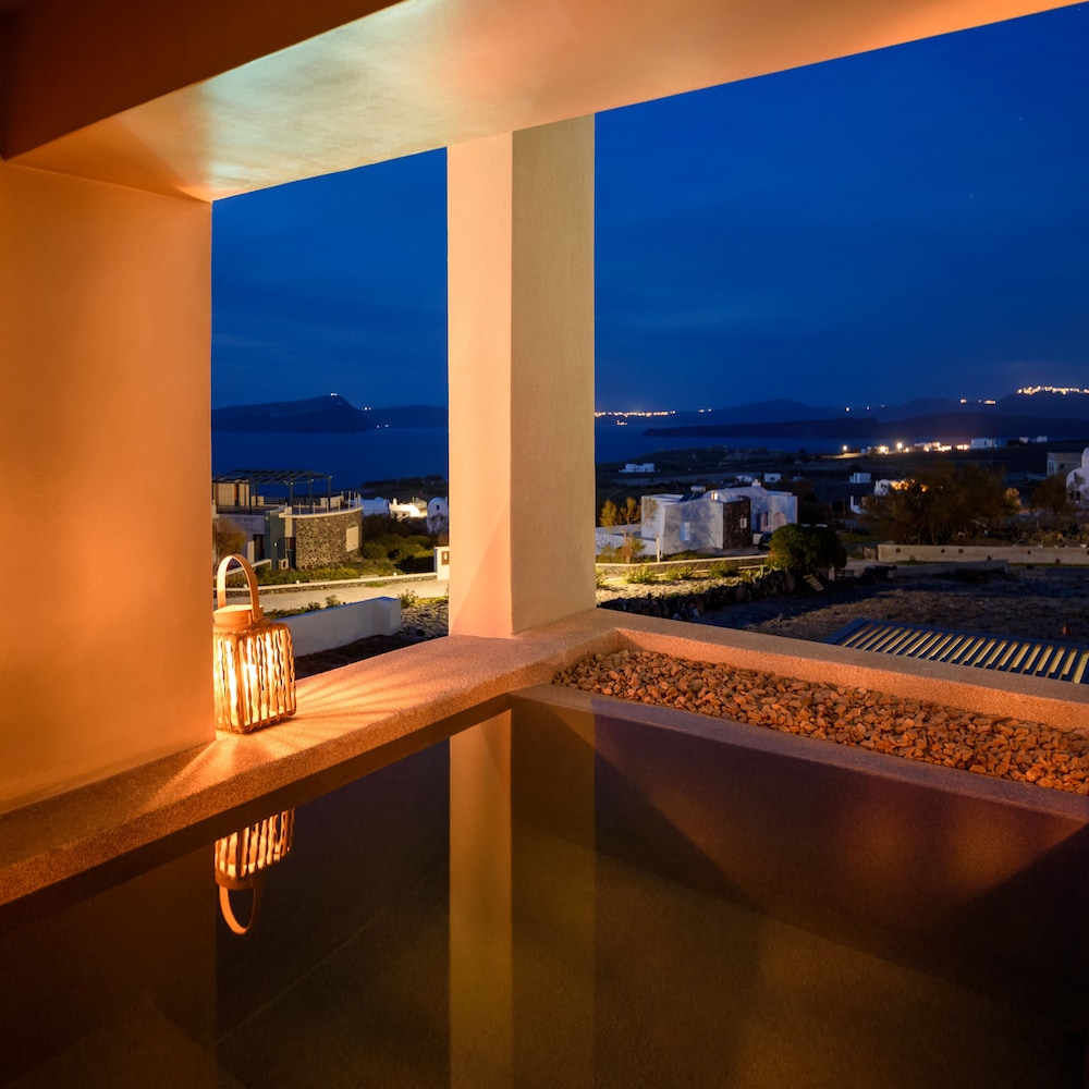 Potnia Theron Suites 50/79