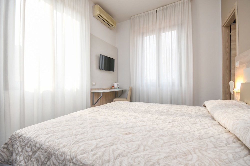 Hotel Riel 24/73