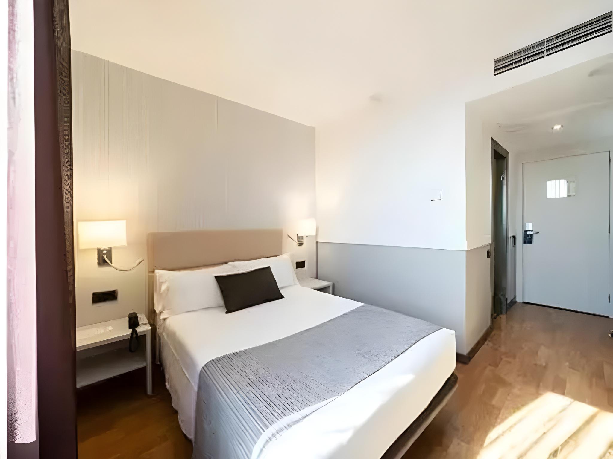 Semi Room, Single, Semi Double Bed