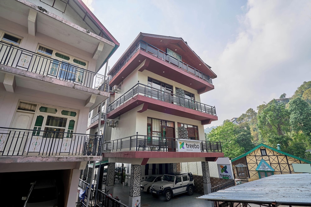 Treebo Roshan House 3/49