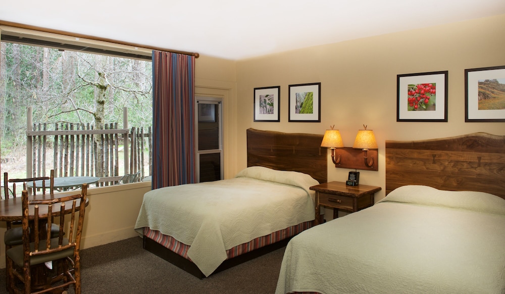 Yosemite Valley Lodge 6/32
