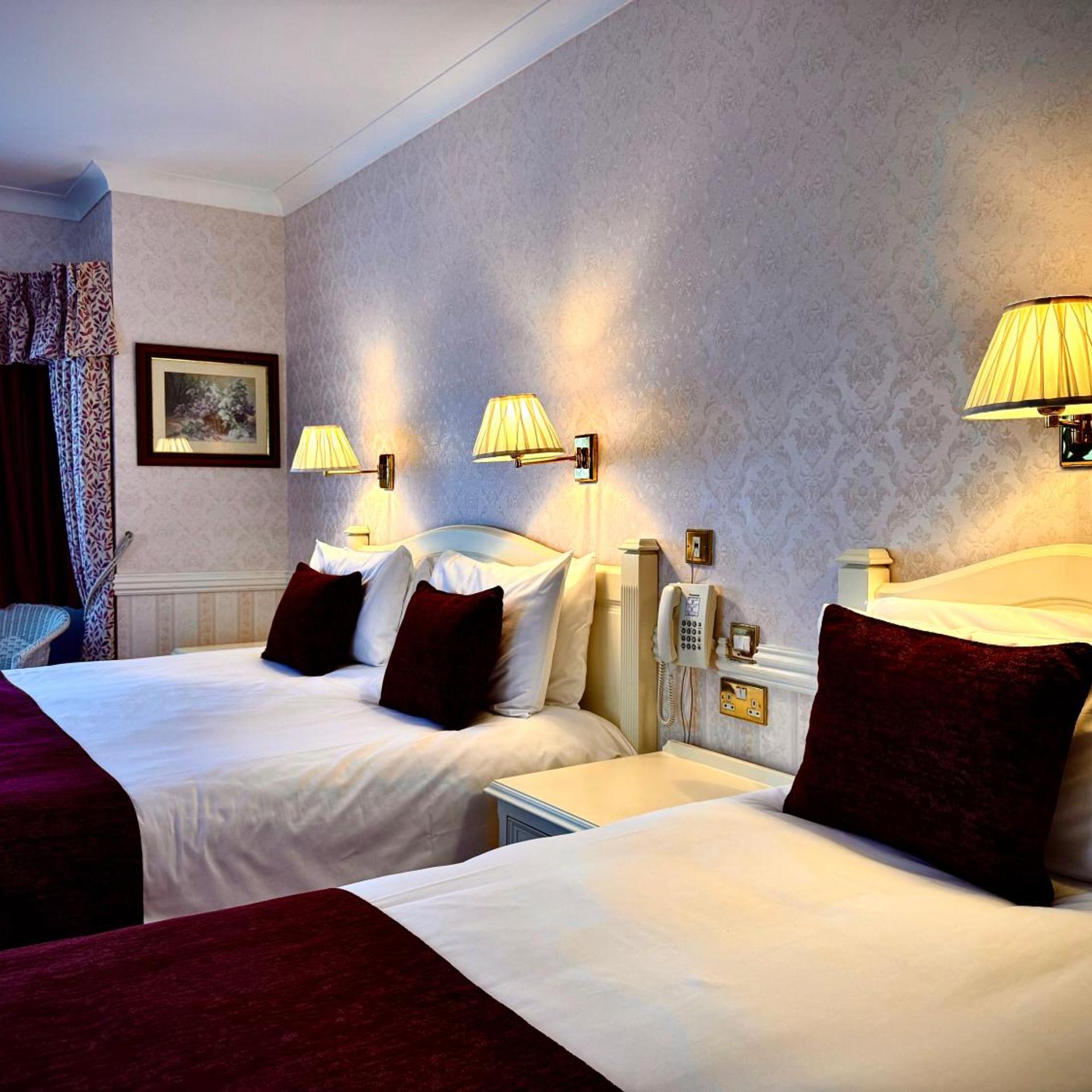 غرفة ثلاثية، Killeen House Hotel Rozzers Restaurant 3/10