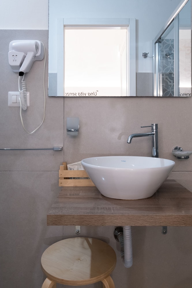 Ada Suites 60/62