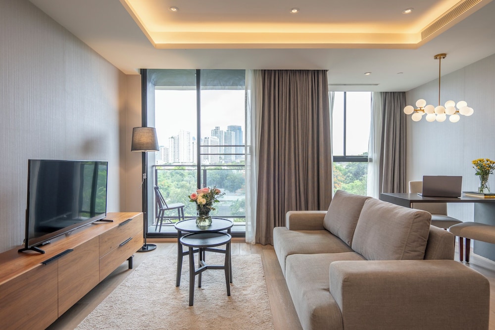 Walton Suites Sukhumvit 33/49