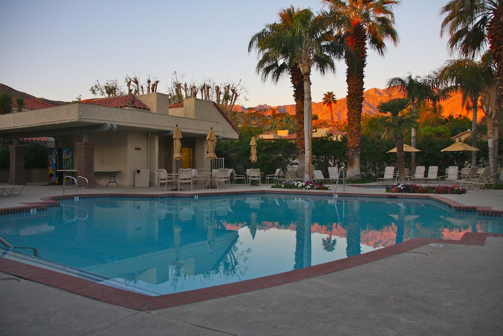 The Oasis Resort 7/76