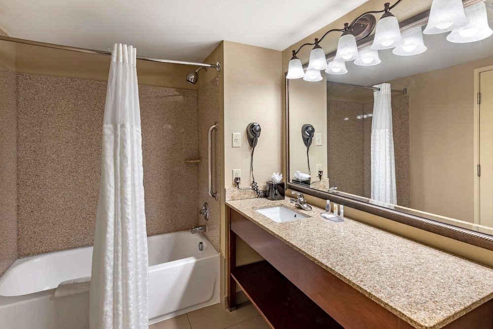 Comfort Inn & Suites Virginia Beach - Norfolk Airport 25/28