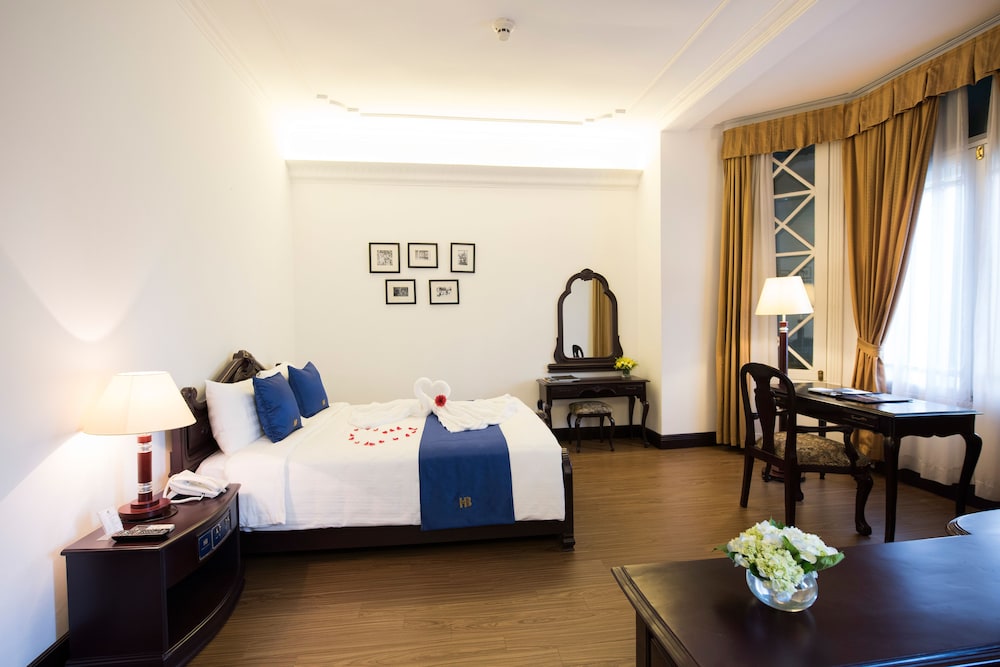 Hoa Binh Hotel 65/69