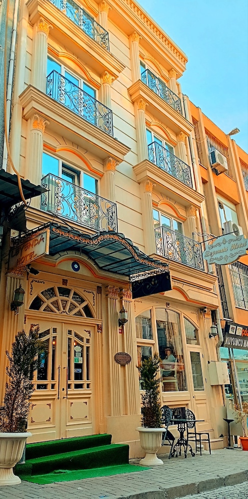 LEYENDA HOTEL 3/50