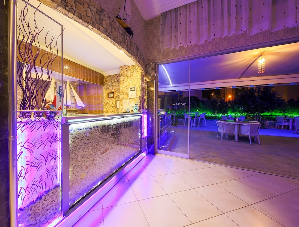 MODA BEACH HOTEL 10/57