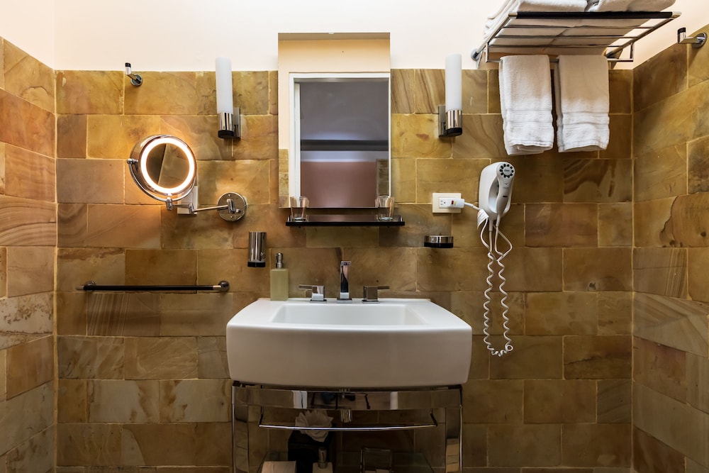 Gaia Hotel and Reserve 33/37