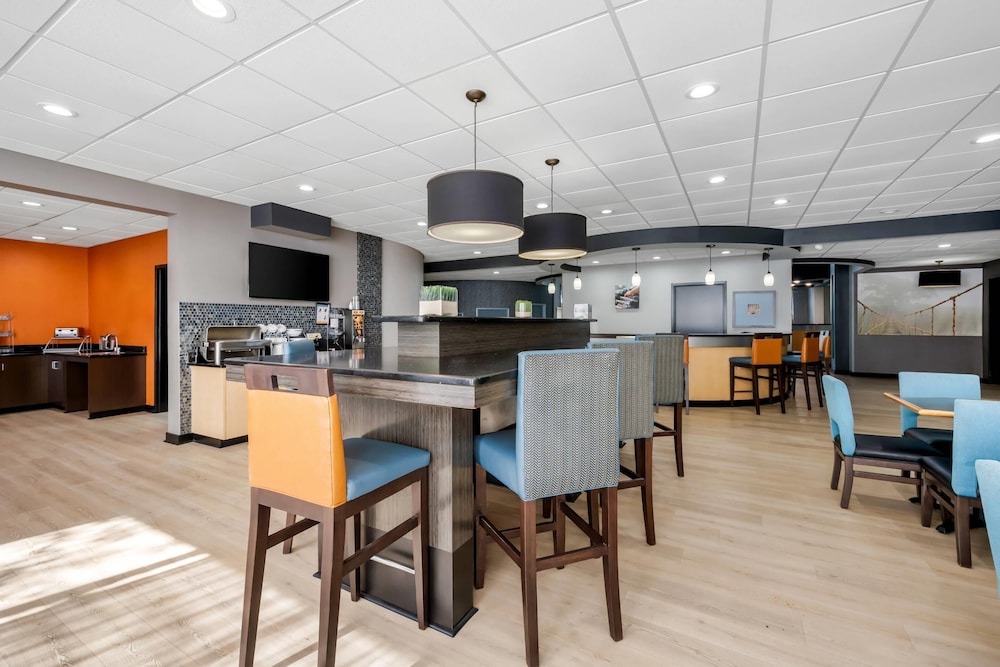 Comfort Suites New Bern near Cherry Point 44/65