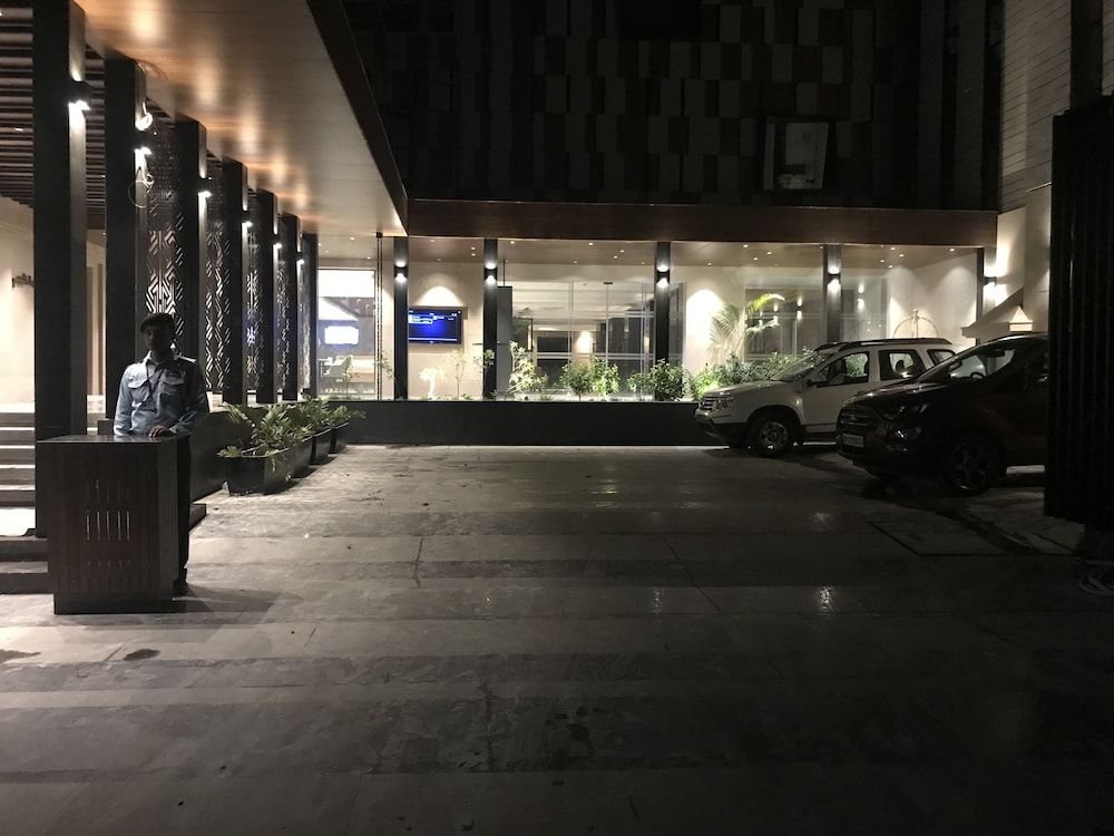 HOTEL LEVANA(FORMERLY BEST WESTERN PLUS LEVANA) 40/43