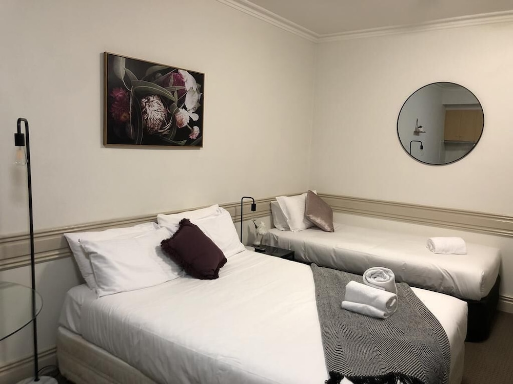 Beaumont Kew Hotel 8/47