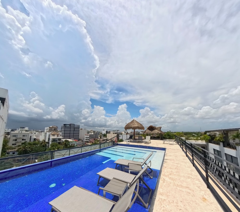 Sunday Hotel 52 at Playa del Carmen 26/50