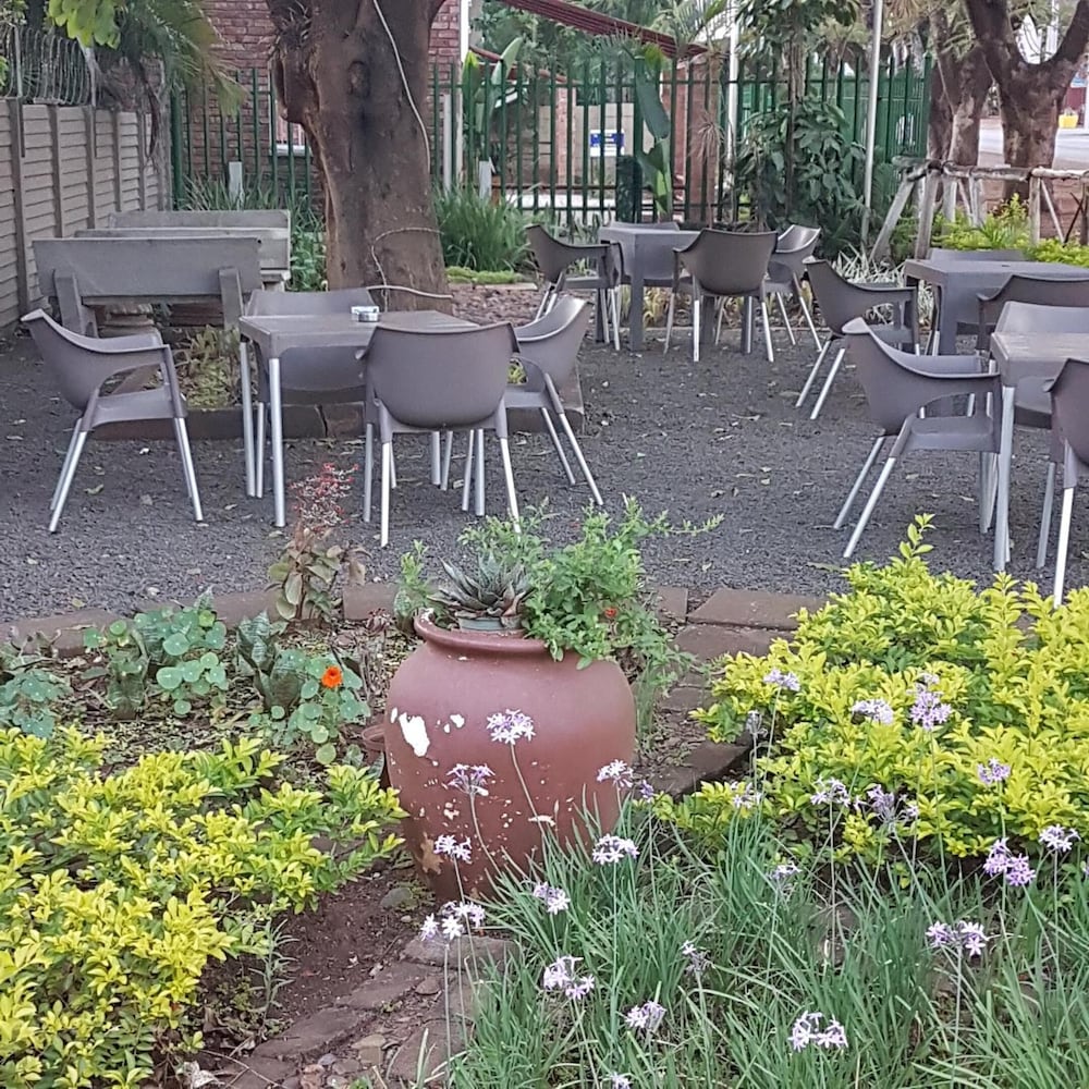 Stoep Cafe 39/50