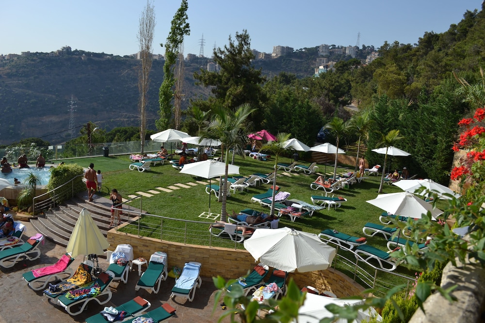 MONTEVERDE HOTEL 55/64