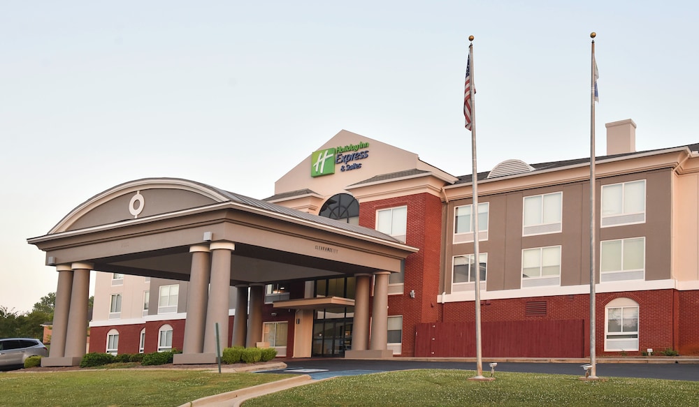Holiday Inn Express Hotel & Suites Selma 4/65