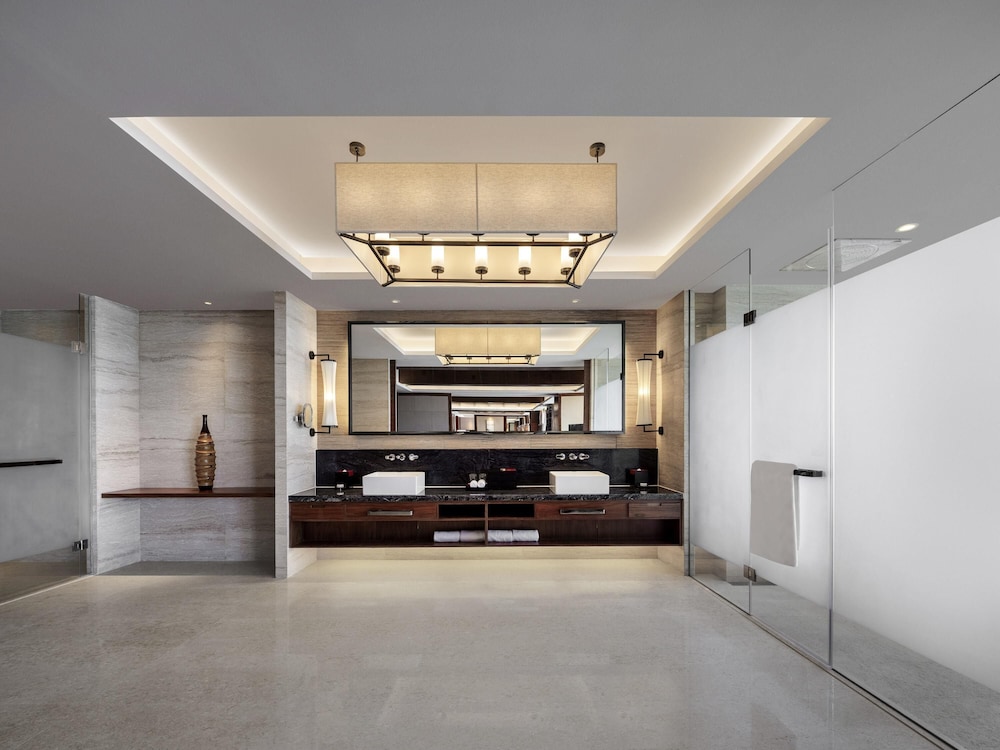Pullman Oceanview Sanya Bay Resort and Spa 11/76