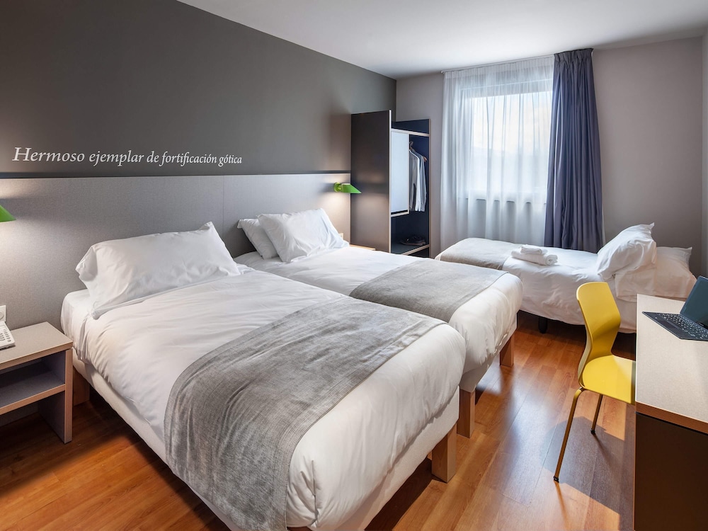 Ibis Styles Pamplona Noain 6/36