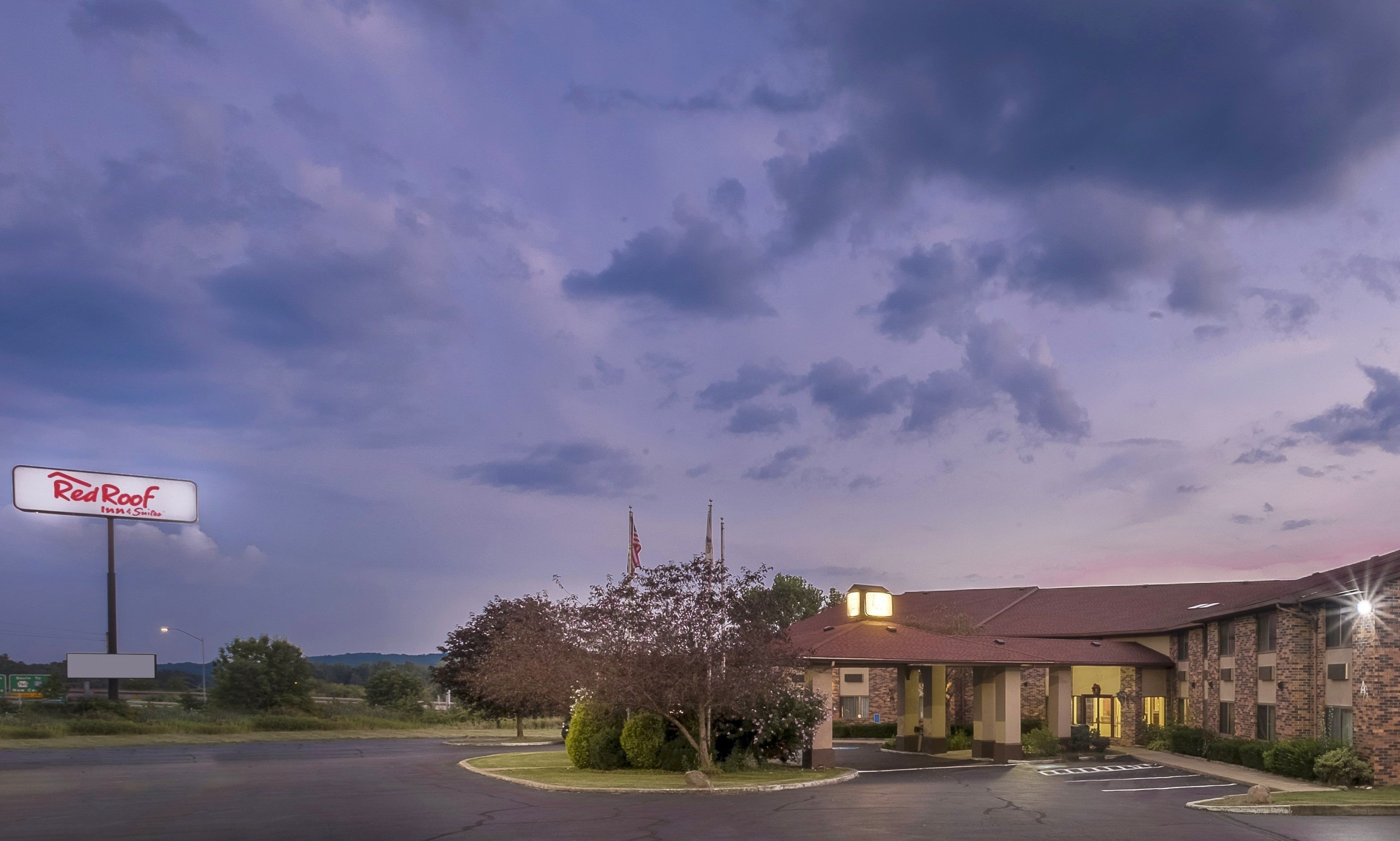 Red Roof Inn & Suites Hermitage 1/30