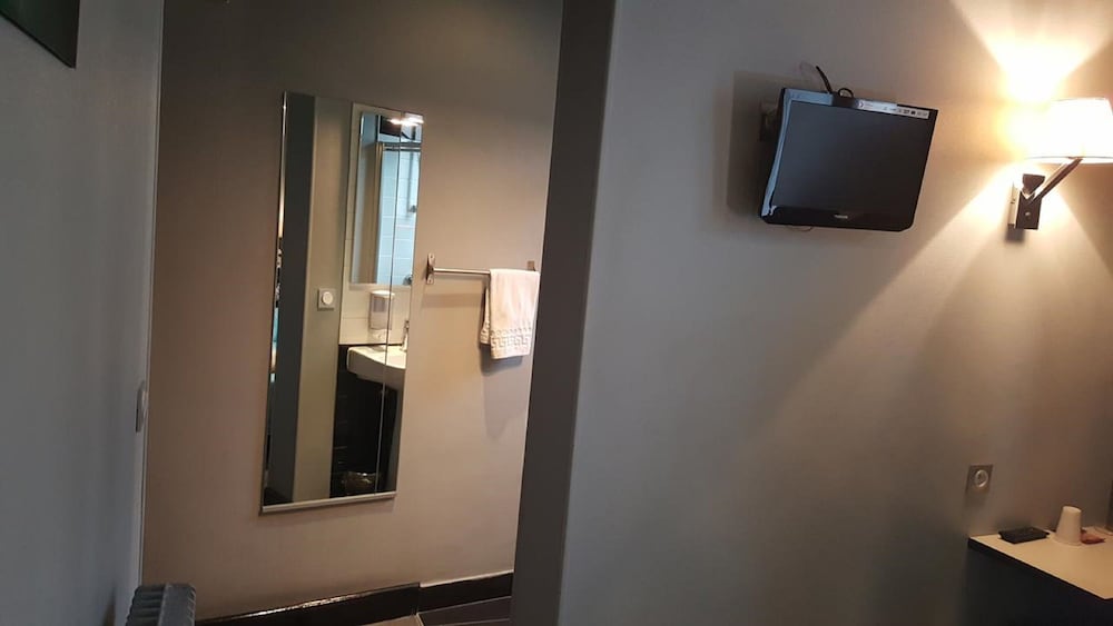 CAFE HOTEL DE L'AVENIR 18/25