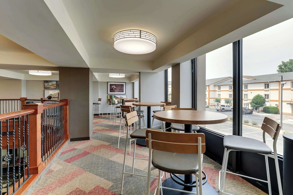Drury Inn and Suites Birmingham Lakeshore Drive 38/50