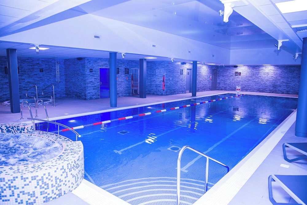 Village Hotel Bracknell 12/36