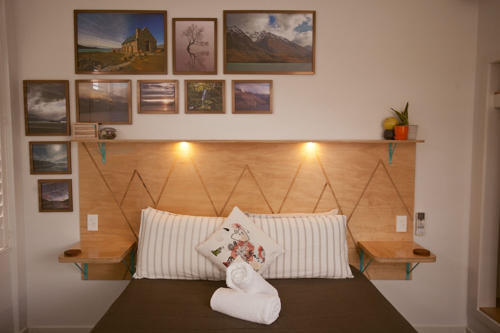 Absoloot Queenstown Backpackers 4/50