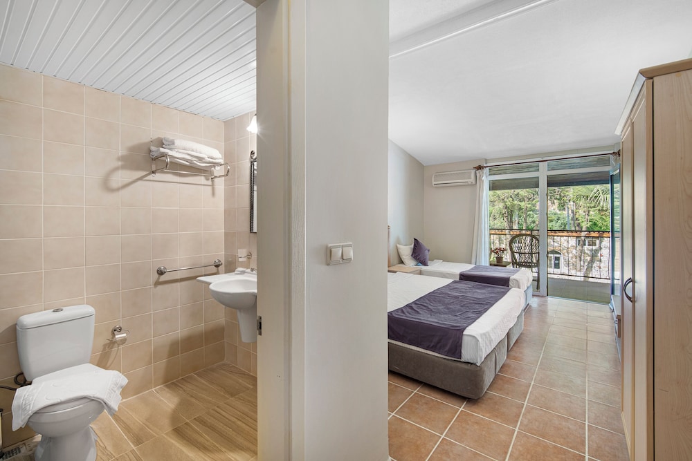Alados Otel 49/50