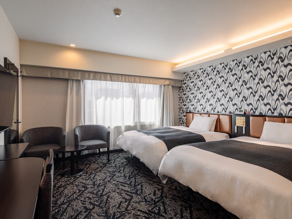 SUPERIOR, DELUXE, TWIN BEDS
