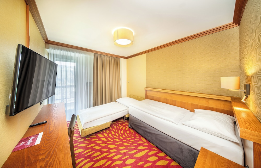 Hotel Harmony Club Hotel 12/67
