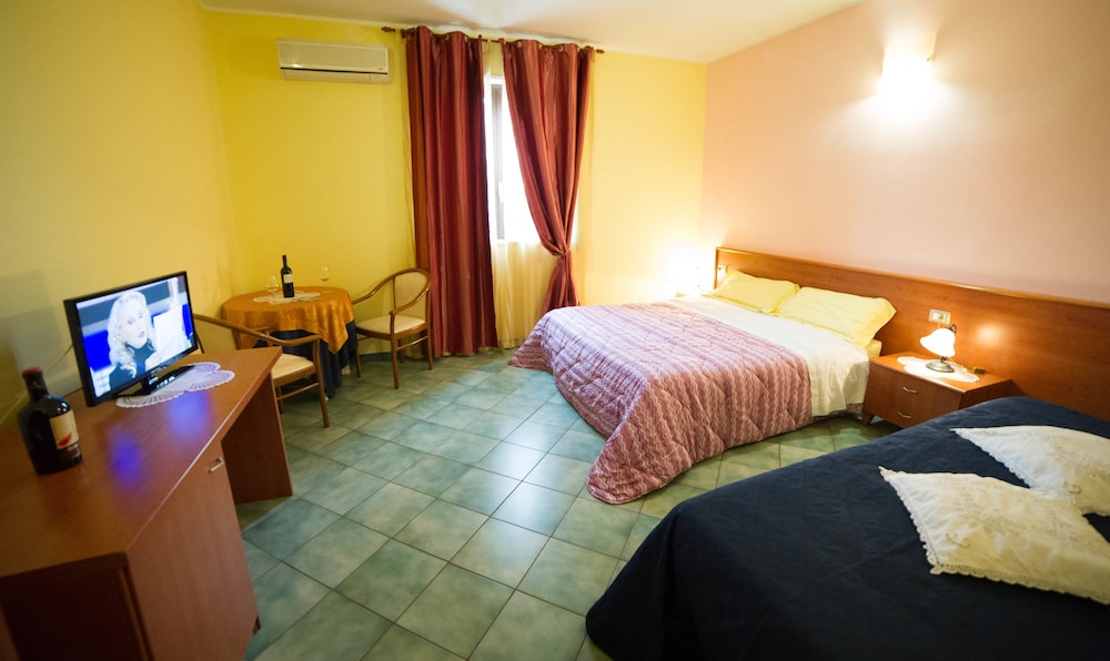 ROOM, TRIPLE