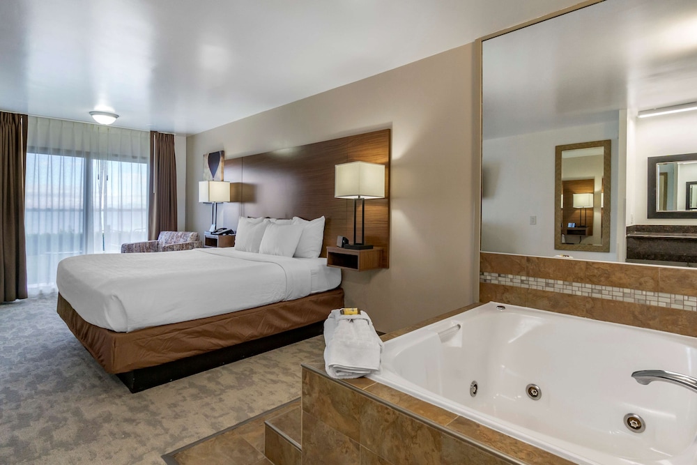 Best Western Plus Lake Front Hotel 15/51