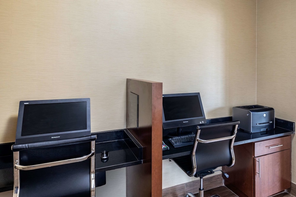 Comfort Suites Ennis TX 35/43