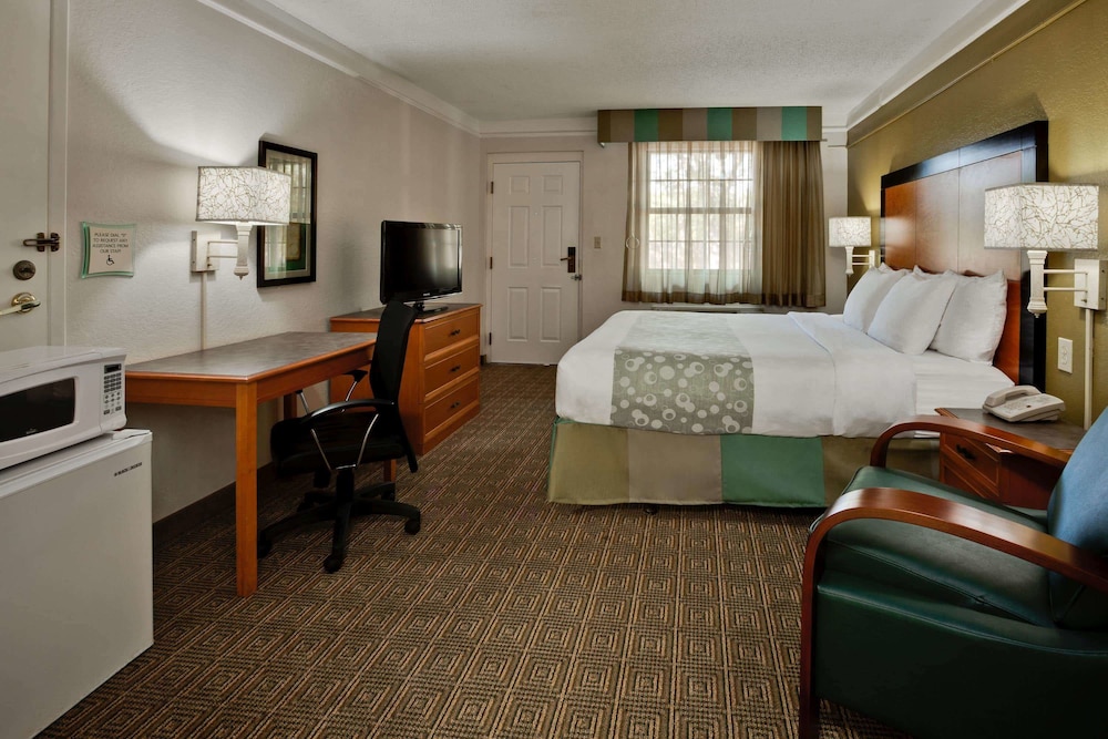 La Quinta Inn by Wyndham Orlando Airport West 20/40