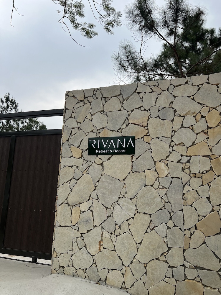 Rivana Retreat 1/46