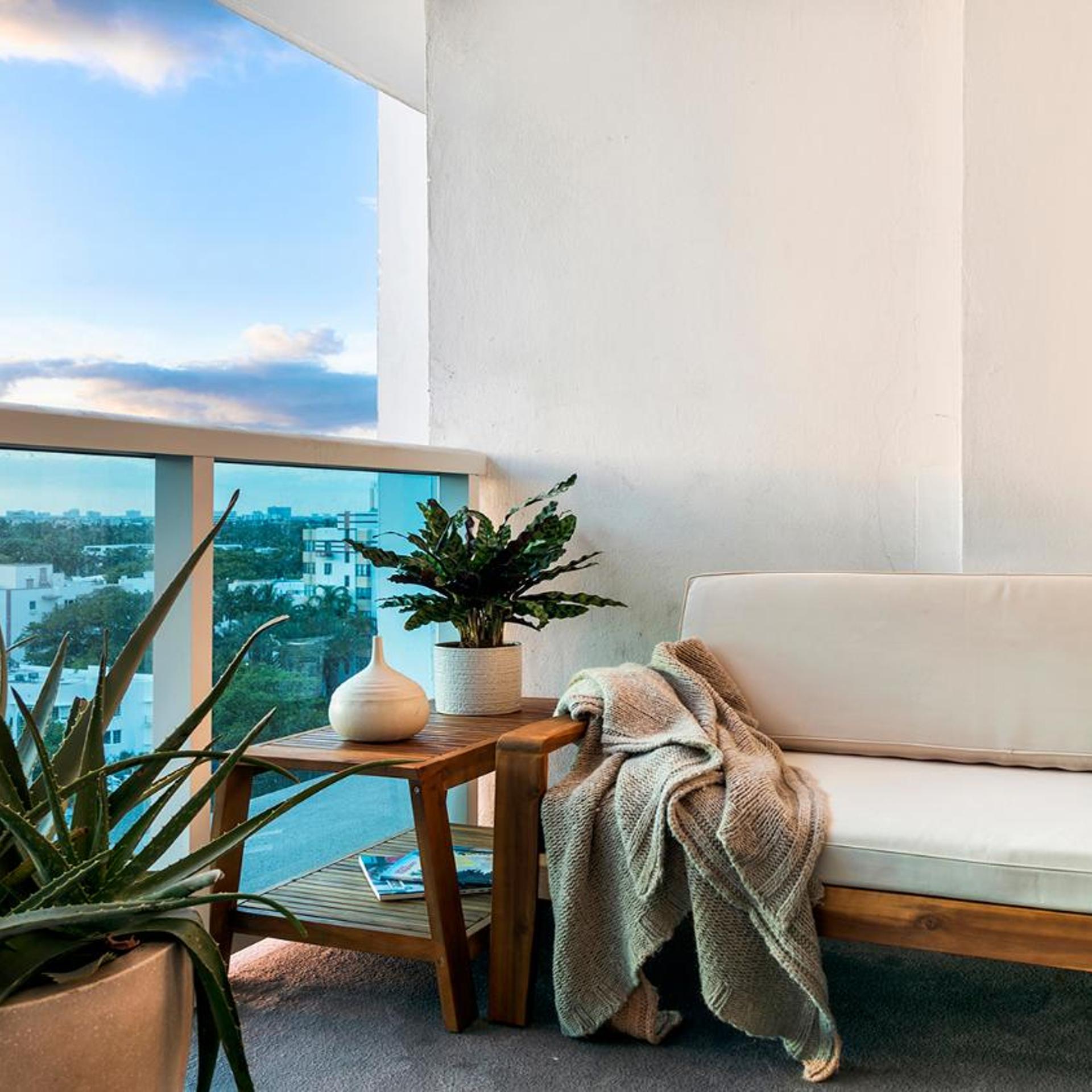 Luxurious Private Condo at 1 Hotel & Homes -945 27/28