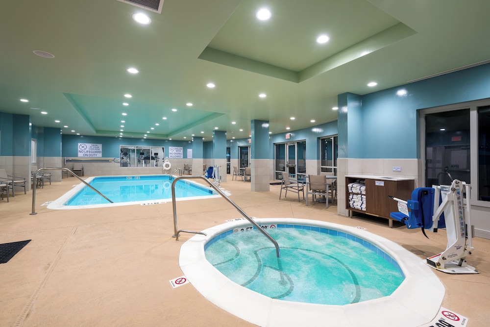 Holiday Inn Express and Suites Florence I-95 and I-20 Civic Ctr, an IHG Hotel 43/70