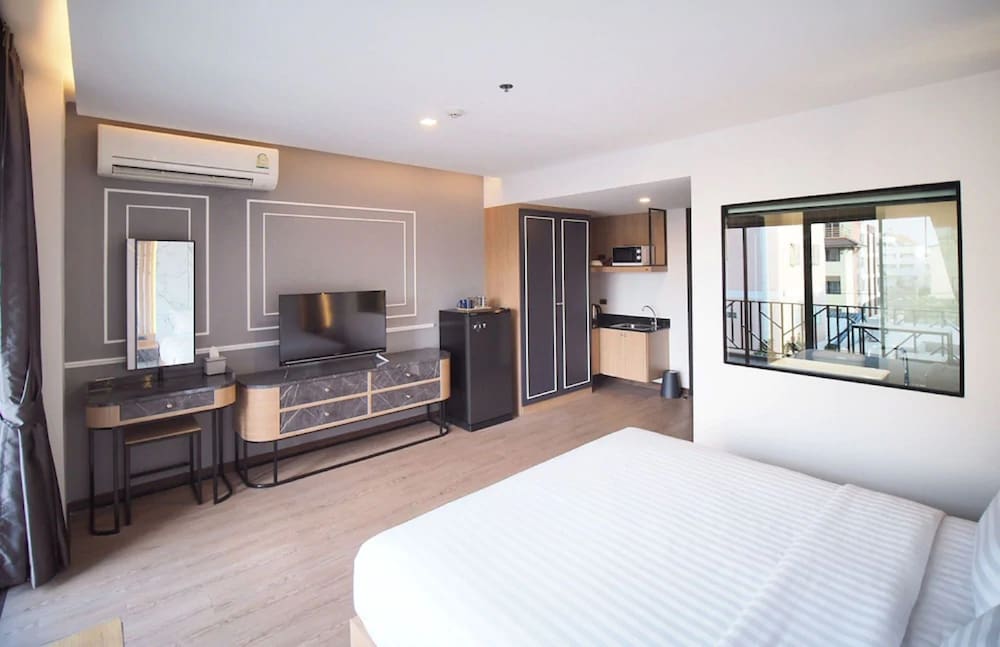 Sleep with me Pattaya 5/18