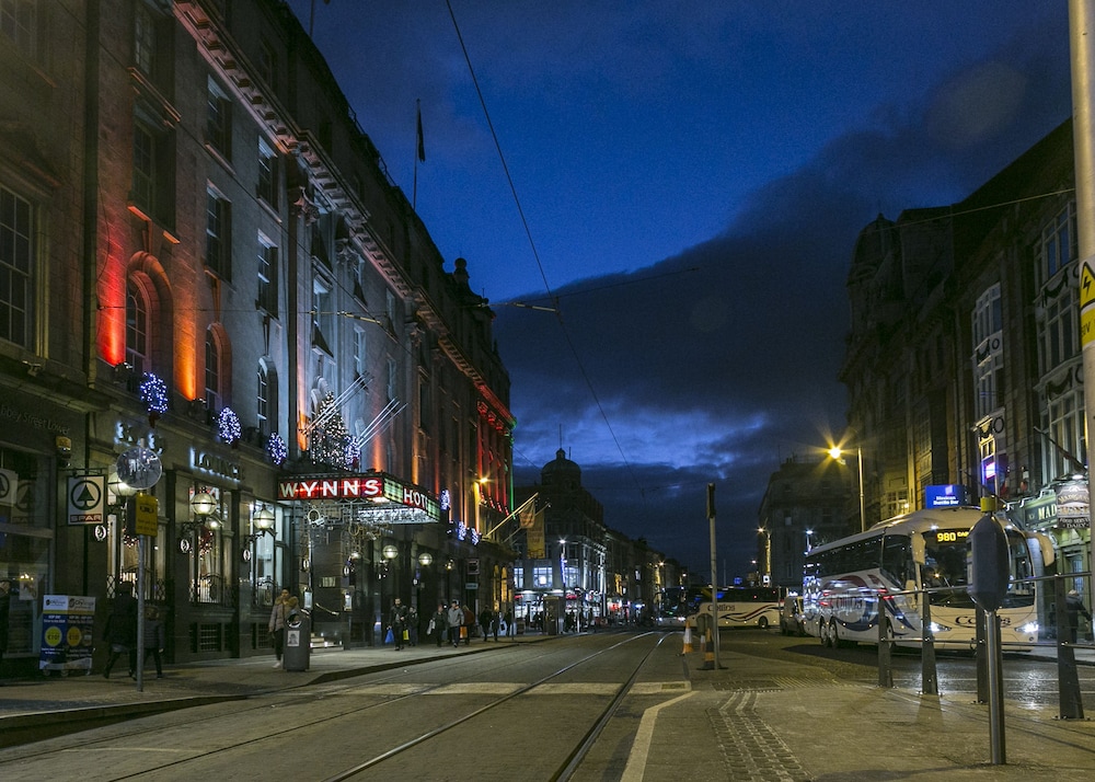 Wynns Hotel 29/33