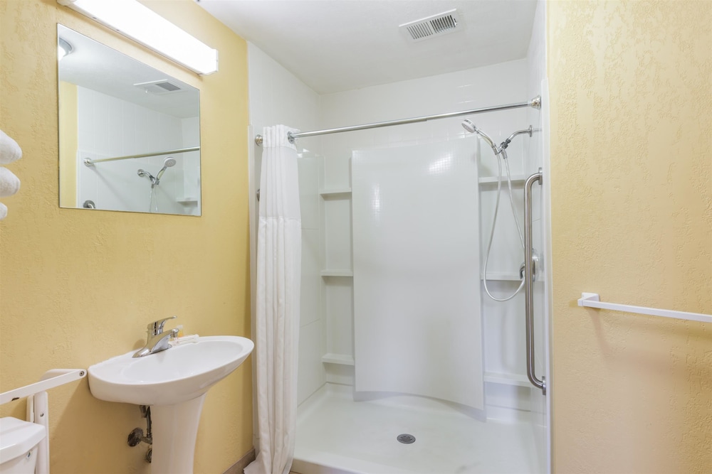 Days Inn by Wyndham Pittsburgh 10/24