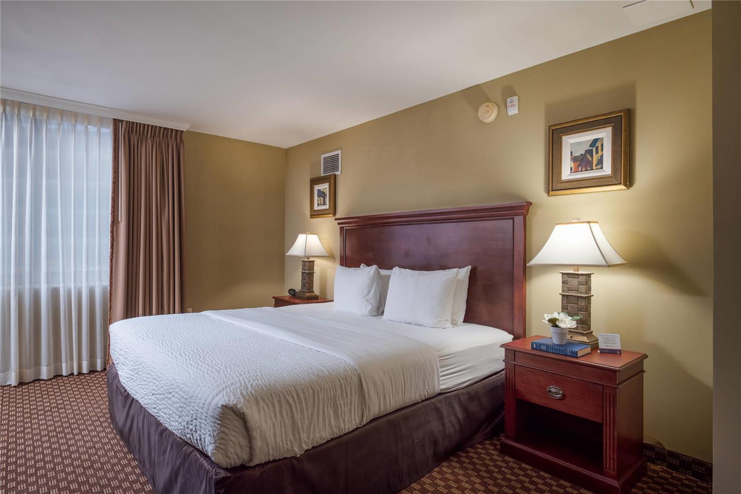 Clarion Collection Hotel Arlington Court Suites 9/28