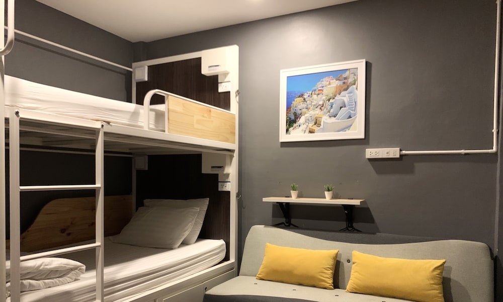 Click Hostel 12/65