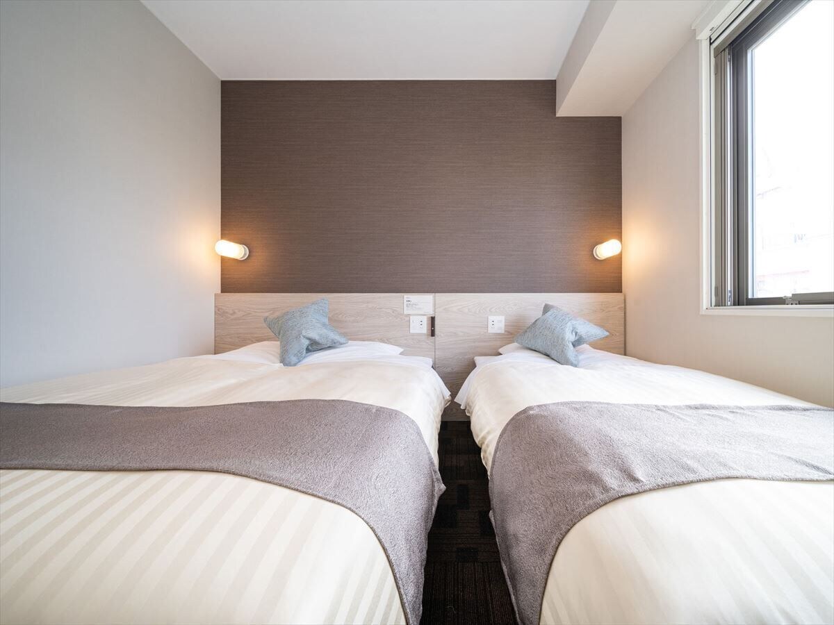 ROOM, TWIN BEDS